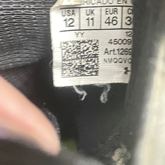 Under Armor, Mens Football/Soccer Cleats, black, size 12 very good condition - Picture 6 of 7